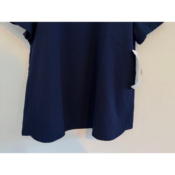 Lot of 3 NWT Fabletics Mode Scrub Tops Womens XL Black/Blue/Black - Picture 15 of 16